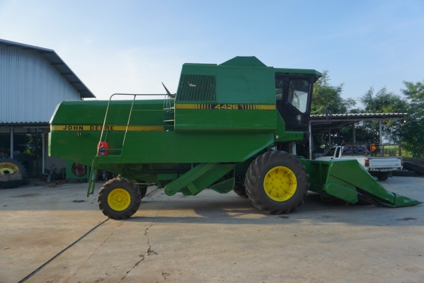 No.00088 รถเกี่ยวข้าวโพดไฮโดร พร้อมหัวจอร์นเดียร์ No.00088 รถเกี่ยวข้าวโพดไฮโดร พร้อมหัวจอร์นเดียร์