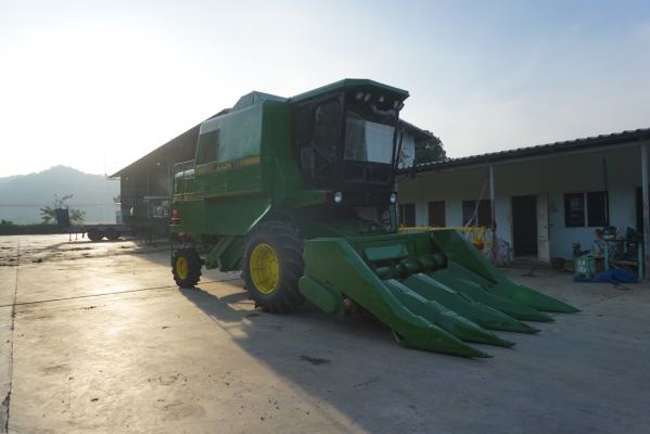 No.00088 รถเกี่ยวข้าวโพดไฮโดร พร้อมหัวจอร์นเดียร์ No.00088 รถเกี่ยวข้าวโพดไฮโดร พร้อมหัวจอร์นเดียร์