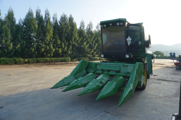 No.00088 รถเกี่ยวข้าวโพดไฮโดร พร้อมหัวจอร์นเดียร์ No.00088 รถเกี่ยวข้าวโพดไฮโดร พร้อมหัวจอร์นเดียร์