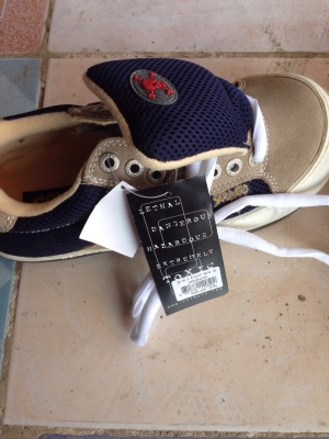 รองเท้าผ้าใบ