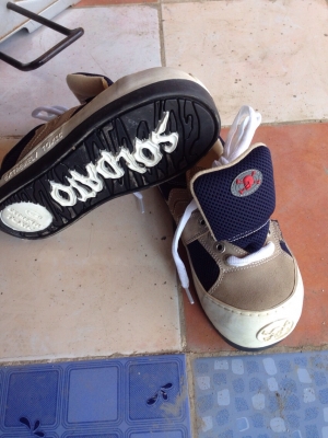 รองเท้าผ้าใบ