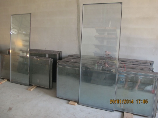 ขายกระจกสำเร็จรูปติดบ้านร้านค้าหรืออาคารเป็นกระจกเซฟตี้มี2ด้าน