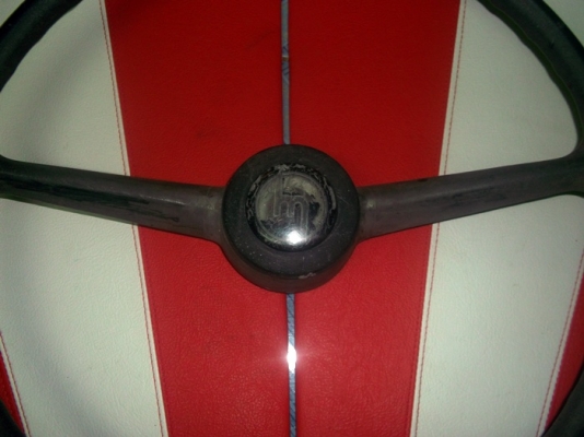 ขายพวงมาลัยมาสด้าโปรซีด พร้อมฝาครอบโลโก้ m สภาพสวยๆ