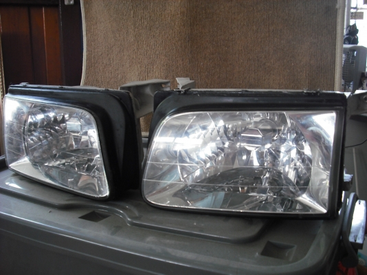 ไฟหน้า อีซูซุ ด้ากอนอาย สภาพสวย