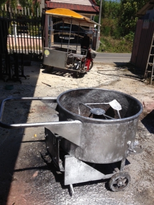 เครื่องอัดอิ๊ฐบ็อกประสาน +เครื่องกวนผสมดิน พร้อมใช้ครับ