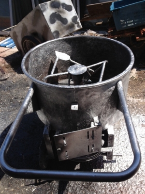 เครื่องอัดอิ๊ฐบ็อกประสาน +เครื่องกวนผสมดิน พร้อมใช้ครับ