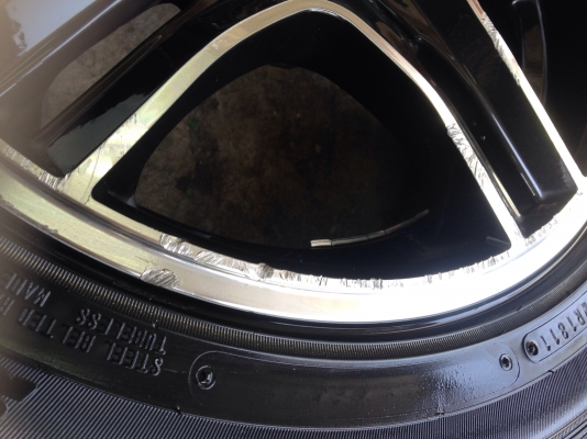 ขายแม็กพี้อมยางขอบ 15