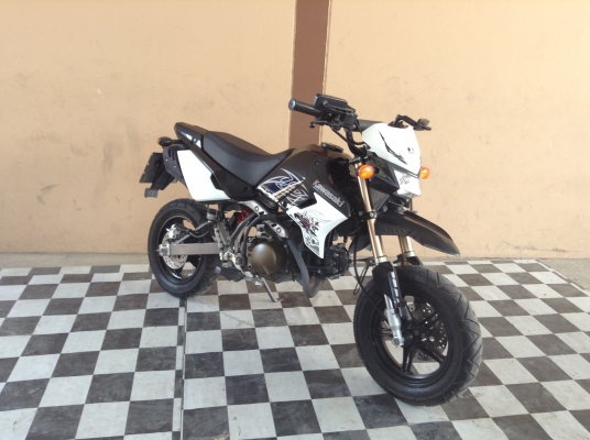 ขาย!!!KSR ตัวใหม่ รถใหม่มาก ไม่เคยชนไม่เคยล้ม ปี54 รถเครื่องดีคับ รถใช้น้อย มีเล่มทะเบียนครบ ภาษีไม่หมด