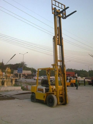 รถโฟลค์ลิฟพร้อมขายสภาพ ดี เสาสุงพิเศษ 5 เมตร......