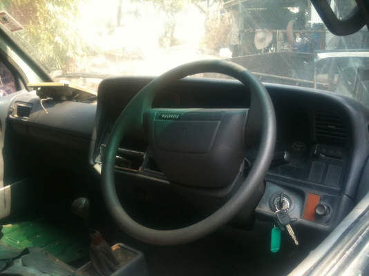 ขายรถตู้ โตโยต้า หัวจรวดปี 94 เครื่องดีเซล ทะเบียน 58 พร้อมโอน ขายรถตู้ โตโยต้า หัวจรวดปี 94 เครื่องดีเซล ทะเบียน 58 พร้อมโอน