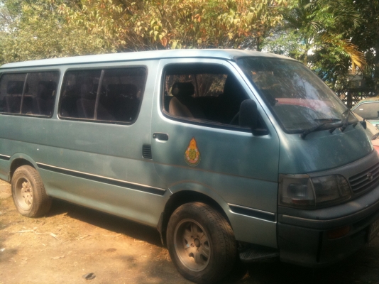 ขายรถตู้ โตโยต้า หัวจรวดปี 94 เครื่องดีเซล ทะเบียน 58 พร้อมโอน