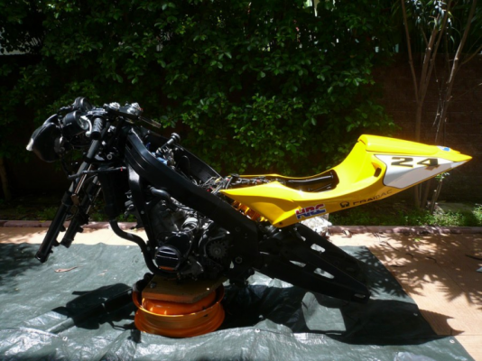 รับสั่งประกอบ Cbr400 Vfr Nc30 Nc35 จัดไฟแนนท์ได้เลือกสีเลือกลายเลือกแฟริ่งได้ รับสั่งประกอบ Cbr400 Vfr Nc30 Nc35 จัดไฟแนนท์ได้เลือกสีเลือกลายเลือกแฟริ่งได้