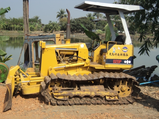 ขายด่วนรถแทรคตอร์ตีนตะขาบ KOMATSU D20P-6  เก่าญี่ปุ่นแท้ ๆ 3000 ชม. สภาพสวยมาก