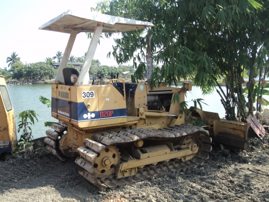 ขายด่วนรถแทรคตอร์ตีนตะขาบ KOMATSU D20P-6  เก่าญี่ปุ่นแท้ ๆ 3000 ชม. สภาพสวยมาก