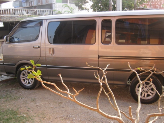 super custom ปี 2000 ประกอบนอกจากบ.โตโยต้า รุ่นท๊อป ไม่เคยติดแก๊ส พร้อมใช้ครับ