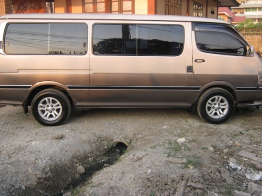 super custom ปี 2000 ประกอบนอกจากบ.โตโยต้า รุ่นท๊อป ไม่เคยติดแก๊ส พร้อมใช้ครับ