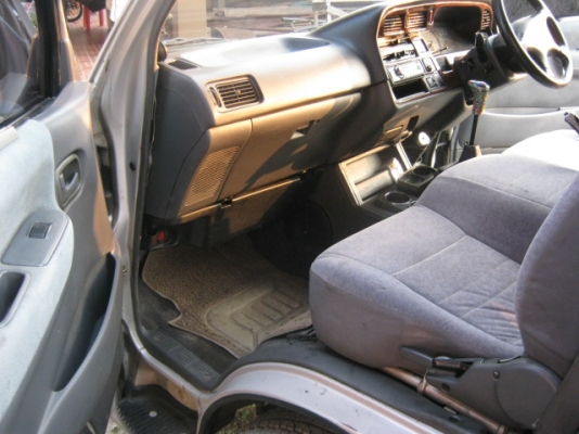 super custom ปี 2000 ประกอบนอกจากบ.โตโยต้า รุ่นท๊อป ไม่เคยติดแก๊ส พร้อมใช้ครับ