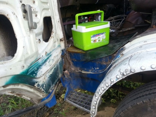 รถอีซูซุ  10 ล้อ รั้ว F17  168 แรงม้า.  สนใจติดต่อ 081 - 6079515