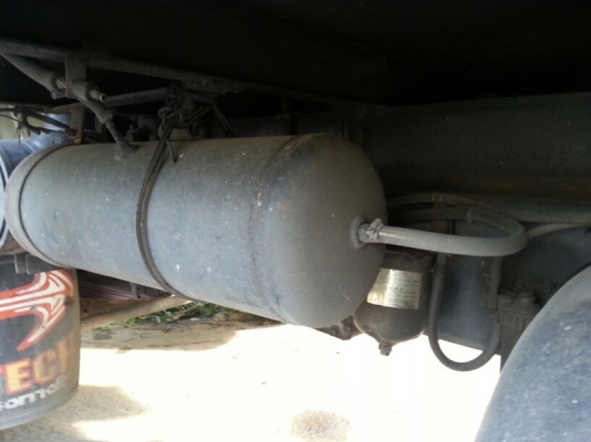 รถอีซูซุ  10 ล้อ รั้ว F17  168 แรงม้า.  สนใจติดต่อ 081 - 6079515