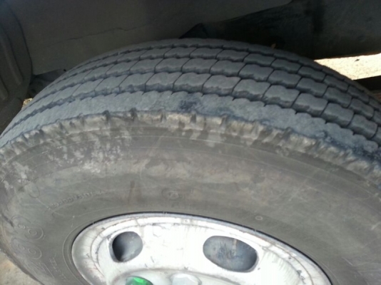 รถอีซูซุ  10 ล้อ รั้ว F17  168 แรงม้า.  สนใจติดต่อ 081 - 6079515