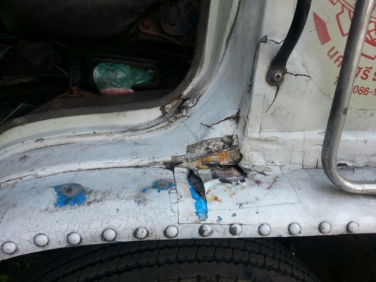 รถอีซูซุ  10 ล้อ รั้ว F17  168 แรงม้า.  สนใจติดต่อ 081 - 6079515