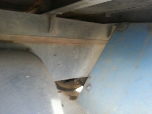 รถอีซูซุ  10 ล้อ รั้ว F17  168 แรงม้า.  สนใจติดต่อ 081 - 6079515