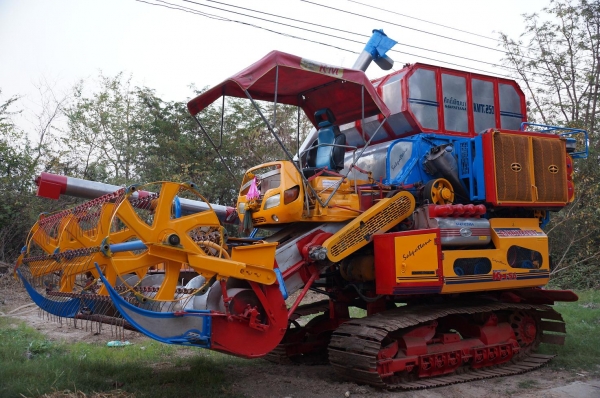 พี่ฝากขาย รถเกี่ยวข้าว ศักดิ์พัฒนา สภาพดีเก็บงานแล้วทั้งคัน รถพร้อมใช้ รายละเอียดเพิ่มเติมที่ 085-2693746 ออฟ ครับ