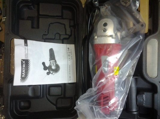 เลื่อยไฟฟ้าใบมีดคู่ ( Dual Saw Blade) 125mm ทำให้เรื่องตัดเป็นเรื่องง่าย มาพร้อมแท่นตัดสะดวกใช้งาน  ของใหม่เพิ่งนำเข้ามาครับ