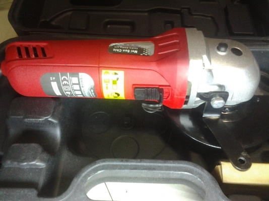 เลื่อยไฟฟ้าใบมีดคู่ ( Dual Saw Blade) 125mm ทำให้เรื่องตัดเป็นเรื่องง่าย มาพร้อมแท่นตัดสะดวกใช้งาน  ของใหม่เพิ่งนำเข้ามาครับ