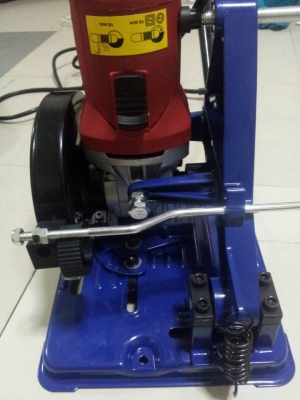 เลื่อยไฟฟ้าใบมีดคู่ ( Dual Saw Blade) 125mm ทำให้เรื่องตัดเป็นเรื่องง่าย มาพร้อมแท่นตัดสะดวกใช้งาน  ของใหม่เพิ่งนำเข้ามาครับ