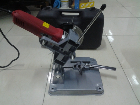 เลื่อยไฟฟ้าใบมีดคู่ ( Dual Saw Blade) 125mm ทำให้เรื่องตัดเป็นเรื่องง่าย มาพร้อมแท่นตัดสะดวกใช้งาน  ของใหม่เพิ่งนำเข้ามาครับ