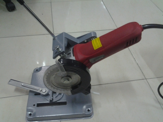 เลื่อยไฟฟ้าใบมีดคู่ ( Dual Saw Blade) 125mm ทำให้เรื่องตัดเป็นเรื่องง่าย มาพร้อมแท่นตัดสะดวกใช้งาน  ของใหม่เพิ่งนำเข้ามาครับ