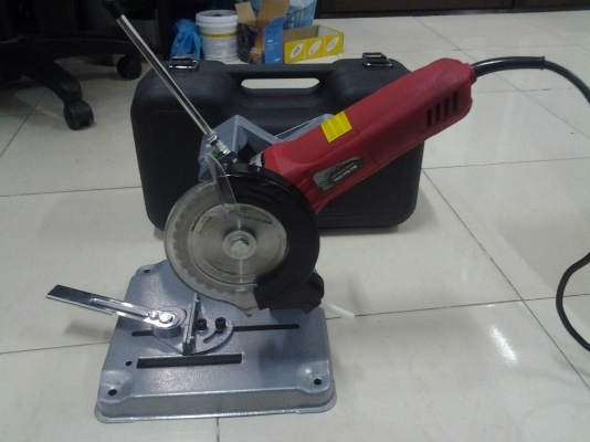 เลื่อยไฟฟ้าใบมีดคู่ ( Dual Saw Blade) 125mm ทำให้เรื่องตัดเป็นเรื่องง่าย มาพร้อมแท่นตัดสะดวกใช้งาน  ของใหม่เพิ่งนำเข้ามาครับ