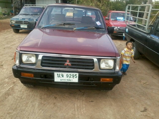 ***ขายแล้วครับขอบคุณ Truck2hand ขายกระบะตอนเดียว MITSU L200 Cyclone 2.5ปี33/90 เครื่องเดิมเกียร์เดิม แน่นดีแรง ช่วงล่างคัสซีสวยเดิมไม่ปะไม่ดาม กระบะดีไม่ผุหัวเก๋งสวย ยางดี4เส้น พ.ธรรมดา ภายในดีคอนโซลครบ  สีสันสวย พร้อมใช้ พร้อมลุยงาน เอกสารครบทะเบียนเต็ม