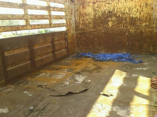 ขายกระบะ75000( ถอดจากรถยูดี ) ไม่ผุ มีรั่ว มีบุบบ้าง กว้าง2.50ยาว6.00 สูง2.10