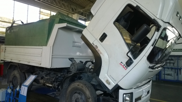 6ล้อดั้มISUZU 240 แรงปี*52 รถเบียดมา...เสียหายไม่เยอะ.โดนหัวเก๋งข้างซ้ายเท่านั้น 6ล้อดั้มISUZU 240 แรงปี*52 รถเบียดมา...เสียหายไม่เยอะ.โดนหัวเก๋งข้างซ้ายเท่านั้น