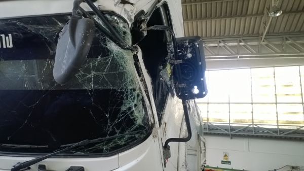 6ล้อดั้มISUZU 240 แรงปี*52 รถเบียดมา...เสียหายไม่เยอะ.โดนหัวเก๋งข้างซ้ายเท่านั้น 6ล้อดั้มISUZU 240 แรงปี*52 รถเบียดมา...เสียหายไม่เยอะ.โดนหัวเก๋งข้างซ้ายเท่านั้น