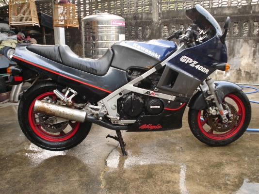 KAWASAKI GPZ 400
