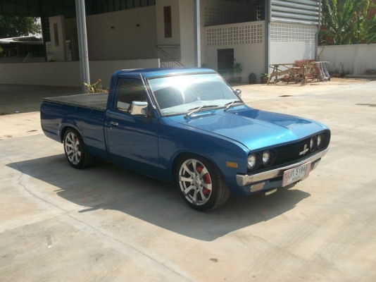 ขายดัทสันช้างเหยียบ 620 สีน้ำเงินสด ติดเครื่องเสียงและไฟแต่งสภาพสวยๆ ทะเบียนเต็ม