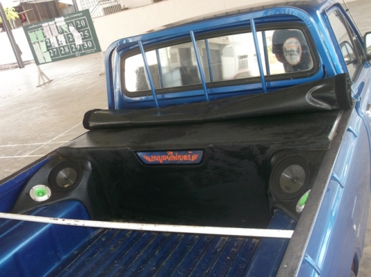 ขายดัทสันช้างเหยียบ 620 สีน้ำเงินสด ติดเครื่องเสียงและไฟแต่งสภาพสวยๆ ทะเบียนเต็ม