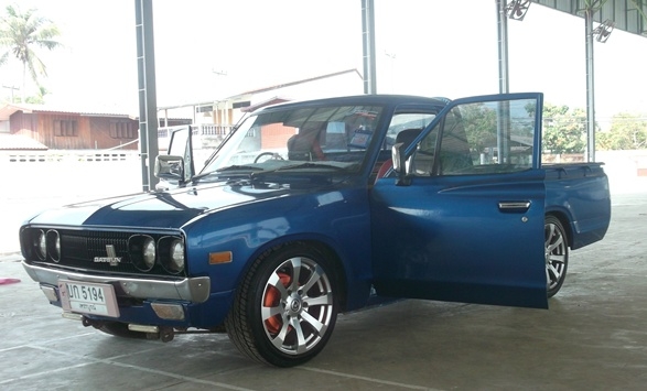 ขายดัทสันช้างเหยียบ 620 สีน้ำเงินสด ติดเครื่องเสียงและไฟแต่งสภาพสวยๆ ทะเบียนเต็ม