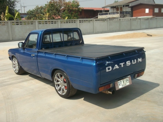 ขายดัทสันช้างเหยียบ 620 สีน้ำเงินสด ติดเครื่องเสียงและไฟแต่งสภาพสวยๆ ทะเบียนเต็ม