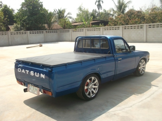 ขายดัทสันช้างเหยียบ 620 สีน้ำเงินสด ติดเครื่องเสียงและไฟแต่งสภาพสวยๆ ทะเบียนเต็ม