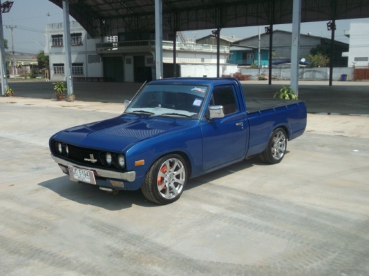 ขายดัทสันช้างเหยียบ 620 สีน้ำเงินสด ติดเครื่องเสียงและไฟแต่งสภาพสวยๆ ทะเบียนเต็ม