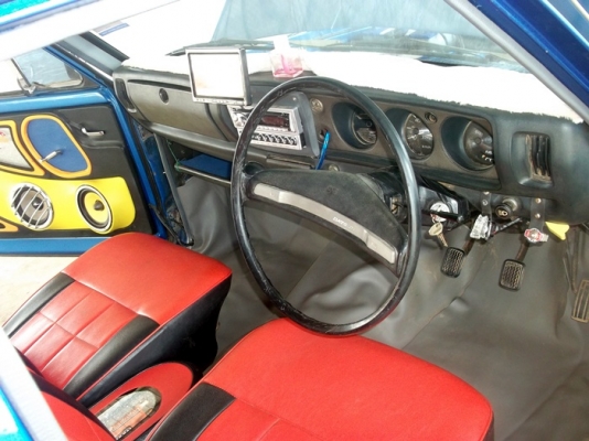 ขายดัทสันช้างเหยียบ 620 สีน้ำเงินสด ติดเครื่องเสียงและไฟแต่งสภาพสวยๆ ทะเบียนเต็ม