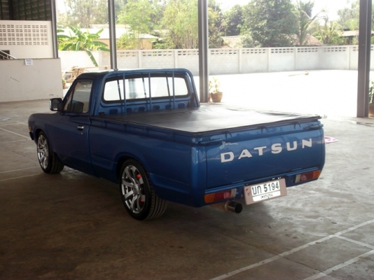 ขายดัทสันช้างเหยียบ 620 สีน้ำเงินสด ติดเครื่องเสียงและไฟแต่งสภาพสวยๆ ทะเบียนเต็ม