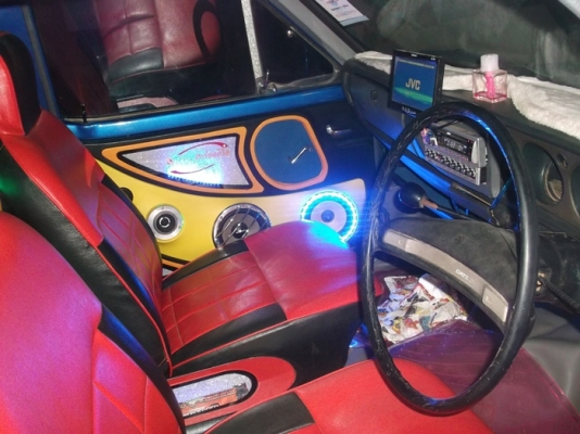 ขายดัทสันช้างเหยียบ 620 สีน้ำเงินสด ติดเครื่องเสียงและไฟแต่งสภาพสวยๆ ทะเบียนเต็ม