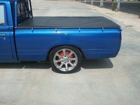 ขายดัทสันช้างเหยียบ 620 สีน้ำเงินสด ติดเครื่องเสียงและไฟแต่งสภาพสวยๆ ทะเบียนเต็ม