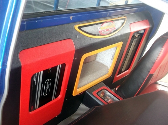 ขายดัทสันช้างเหยียบ 620 สีน้ำเงินสด ติดเครื่องเสียงและไฟแต่งสภาพสวยๆ ทะเบียนเต็ม