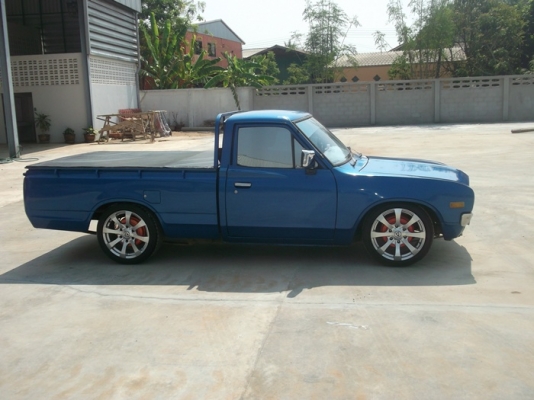 ขายดัทสันช้างเหยียบ 620 สีน้ำเงินสด ติดเครื่องเสียงและไฟแต่งสภาพสวยๆ ทะเบียนเต็ม